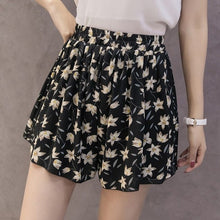 Load image into Gallery viewer, loose boho floral casual women chiffon shorts plus size polka dot shorts Summer M30270