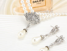 Load image into Gallery viewer, Jewelry Bride Pearl Crystal with short Collarbone necklace and Earrings