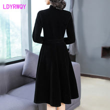 Load image into Gallery viewer, Women&#39;s European and American Hepburn style black thin retro collar velvet dress