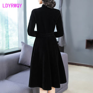 Women's European and American Hepburn style black thin retro collar velvet dress