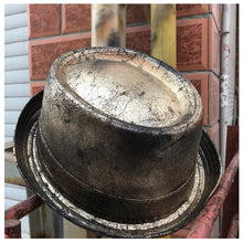 Load image into Gallery viewer, Leather Steampunk Hat Men Fedora Hat Gold Pork Pie Hat Flat Top Hat For Gentleman Bowler Gambler Cosplay Hat Size M L